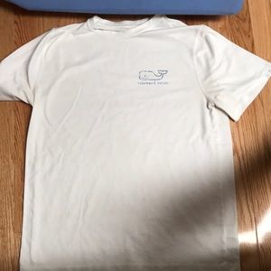 Vineyard vines t shirt
